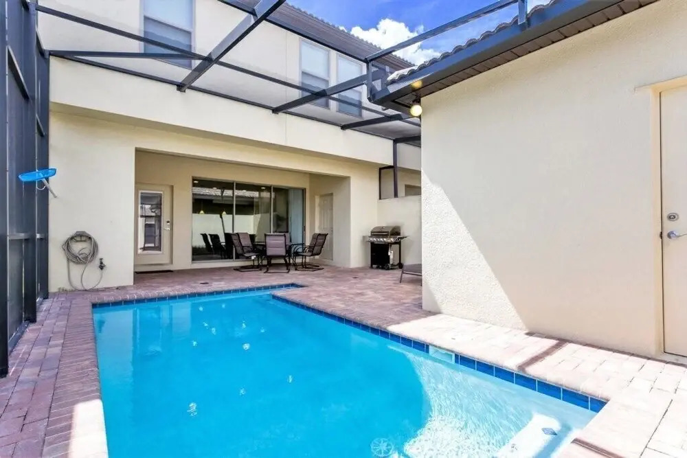 Adriatico Villa Windsor At Westside