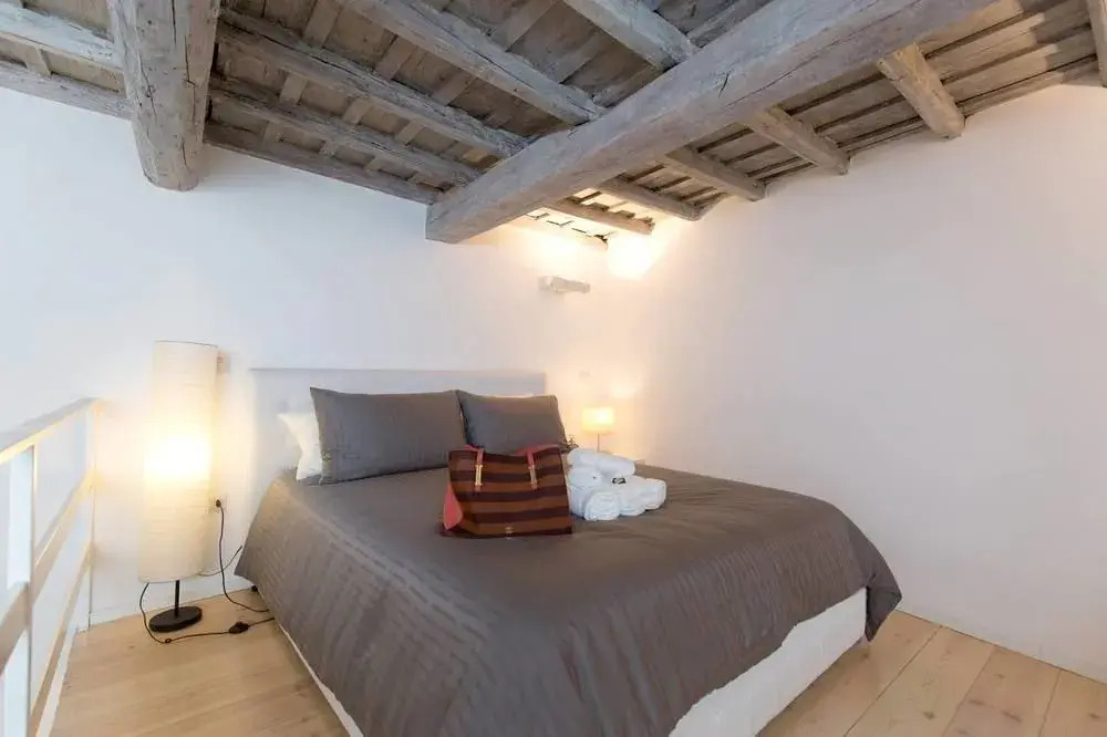 Travel & Stay - Parione
