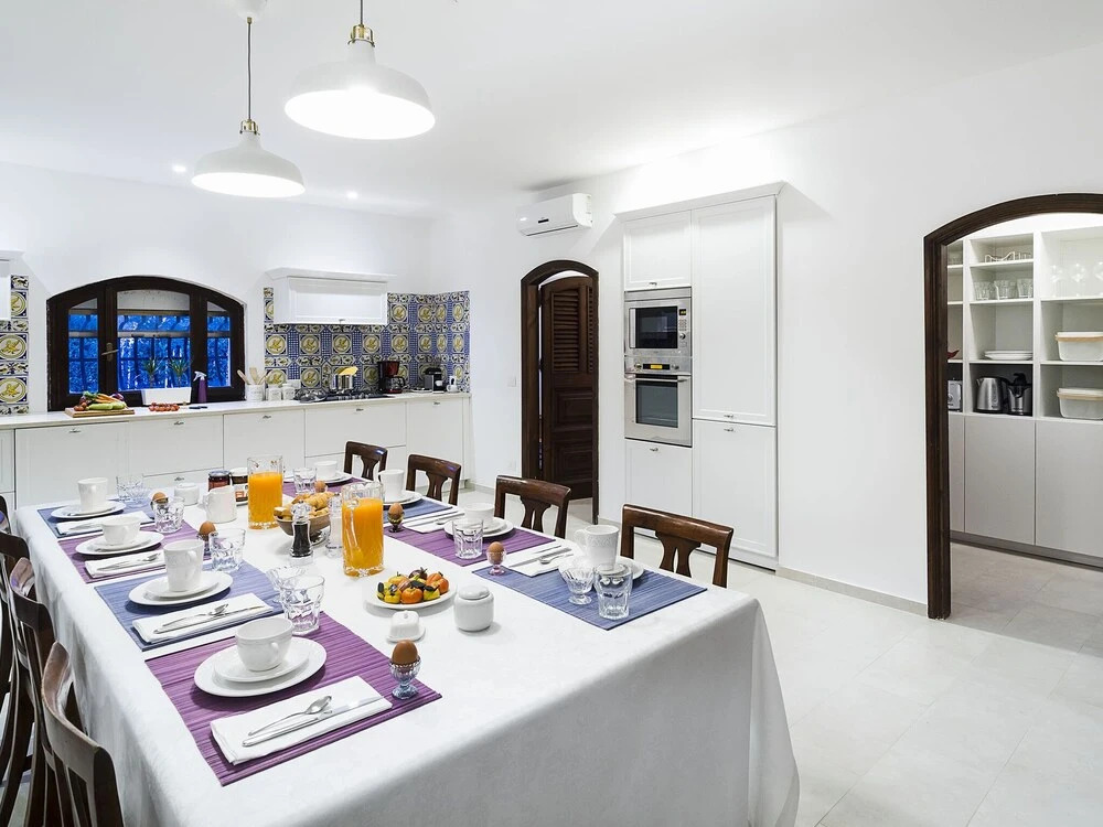 Exclusive Villa With Private Swimming Pool That Enjoys a Splendid Seafront View