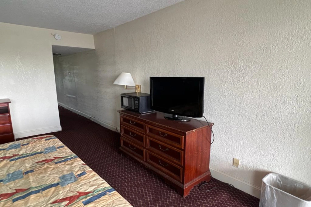 Super Inn & Suites by OYO Milledgeville