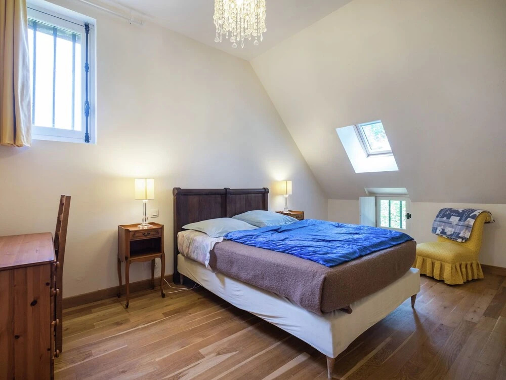 Historic Home Saint-Aignan by Lake