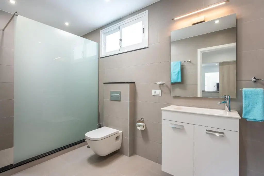 Luxurious VILLA - 300M2 - private HEATED pool - garage - WiFi