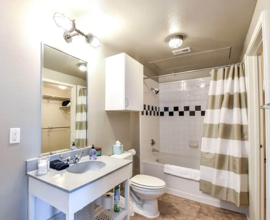 Plano Beautiful Studio Apartment