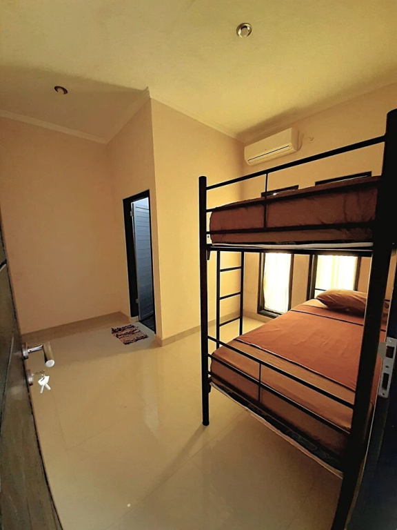Safe House Bed and Breakfast - Hostel - Adults Ony