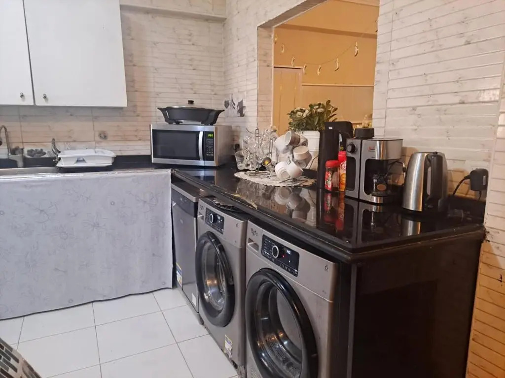 Lovely 3 bedroom condo with balcony families