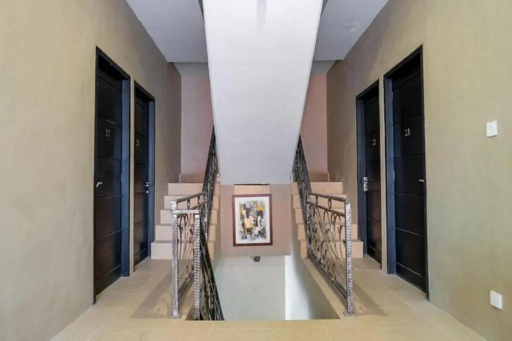OYO 91252 Graceland Inn