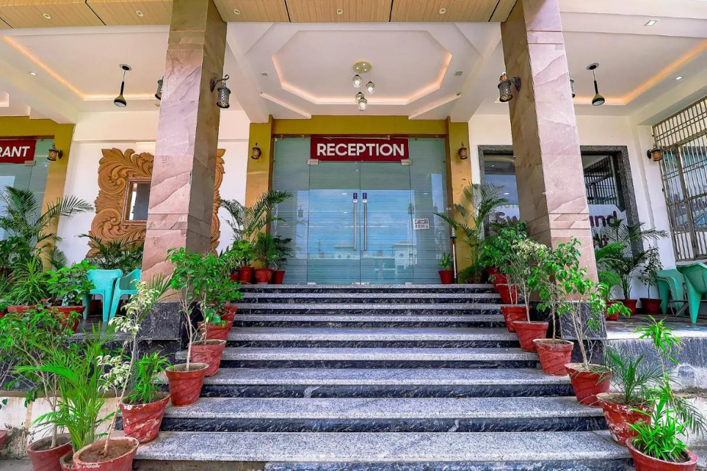 Fabhotel Swess Grand