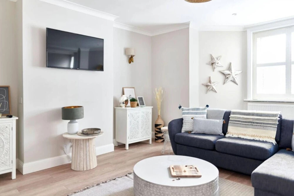 Lovely 7-bed House in Bournemouth