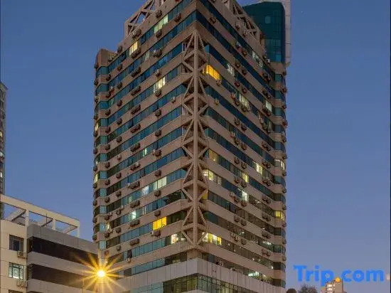 Shanghai Tongren Pavilion Homestay (Lujiabang Road Metro Station Branch)