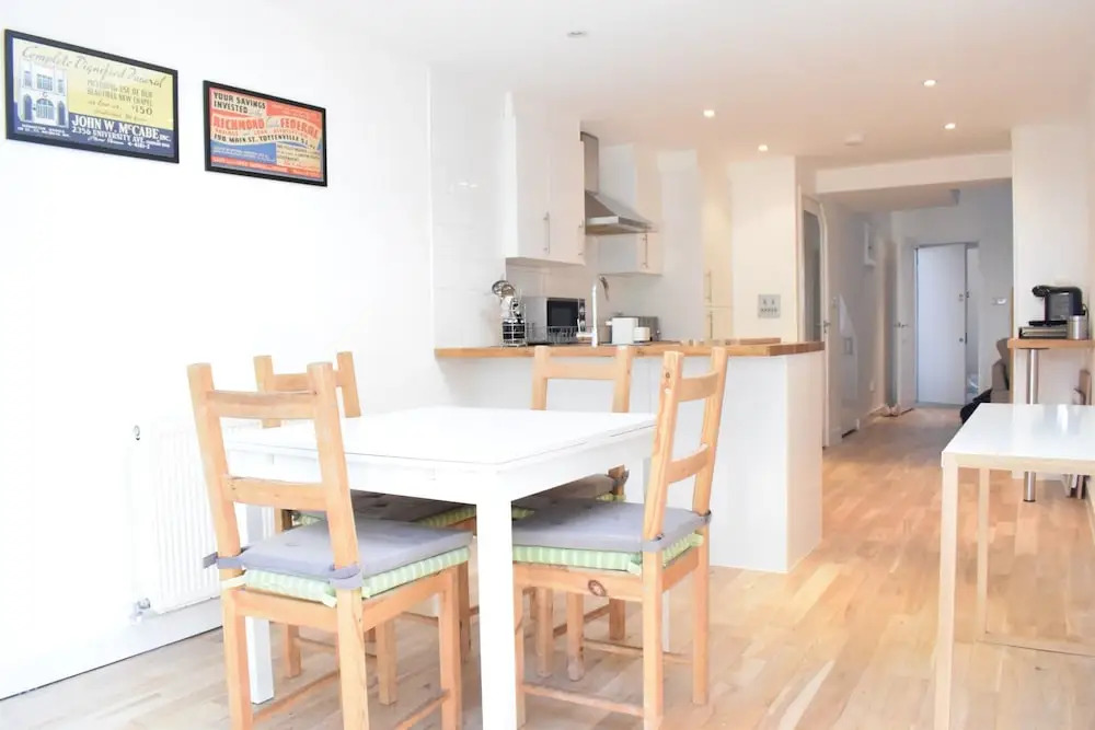 Stylish 3 Bedroom Apartment in Central Balham