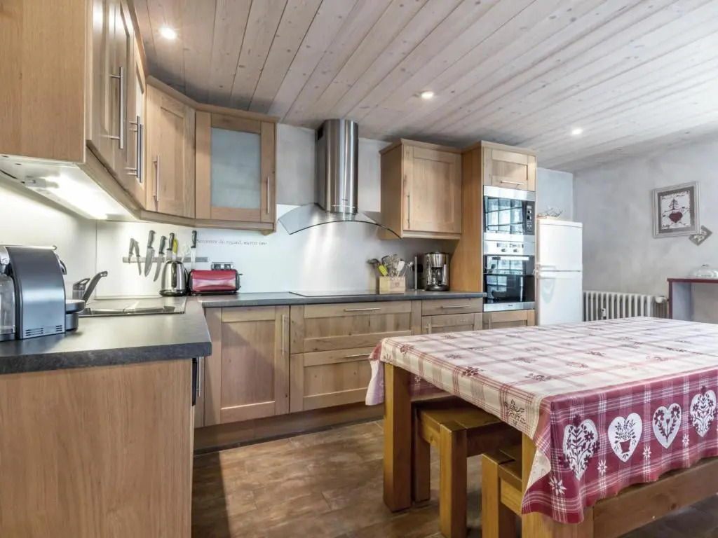 Appartement cosy proche commerce, centre station, garage inclus, animaux admis - FR-1-304-93
