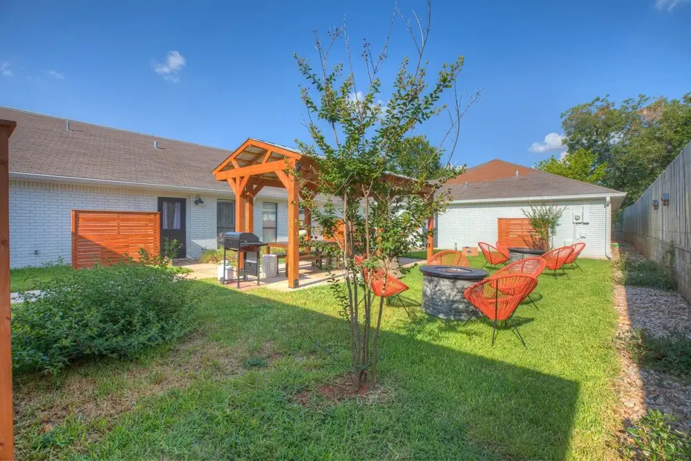 New Upscale Casita With Hot Tub & Grill