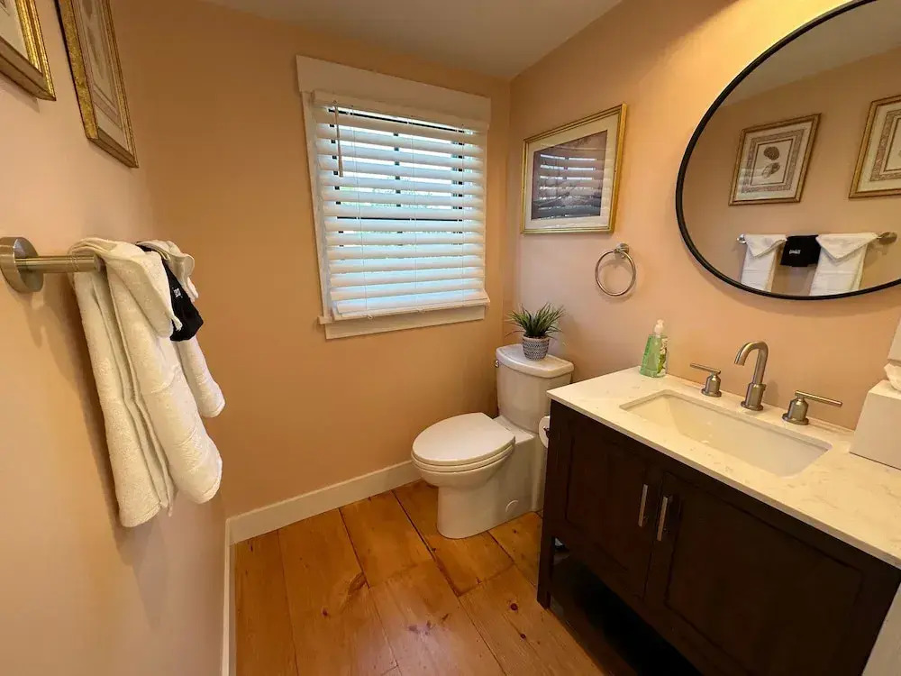 Epic Downtown Newport location w Parking