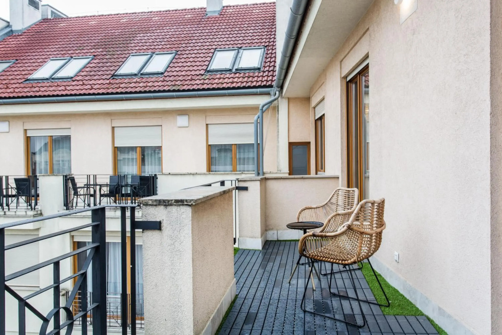 K52 luxury 4BDRM 4BTHRM apartment
