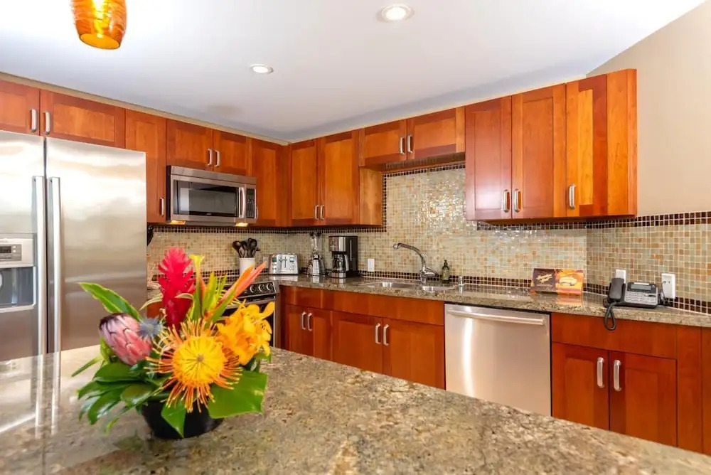 K B M Resorts- HKH-423 Beautiful Studio, ocean views, private balcony, easy pool access