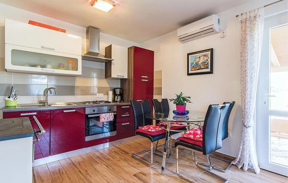 Awesome Home in Sisan With Wifi and 2 Bedrooms