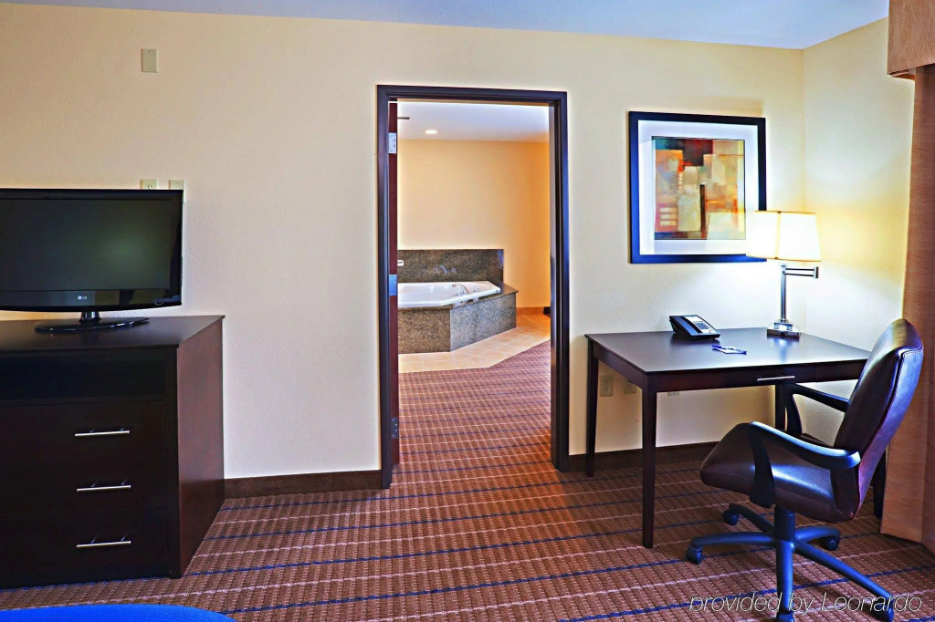 Holiday Inn Express and Suites Hotel - Pauls Valley by IHG