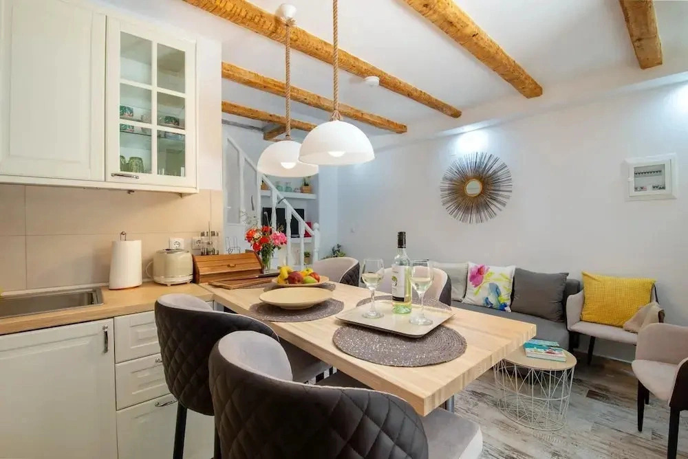 Loggos Couple Suite by Konnect