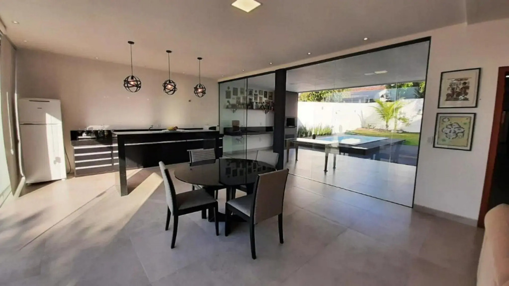 Casa terréa da Praia de Taperapuan, 3 suítes com banheira