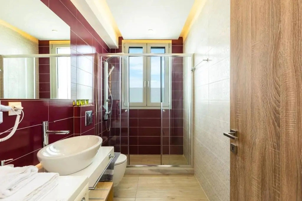 Adelhome - Sea view & walking distance to beach