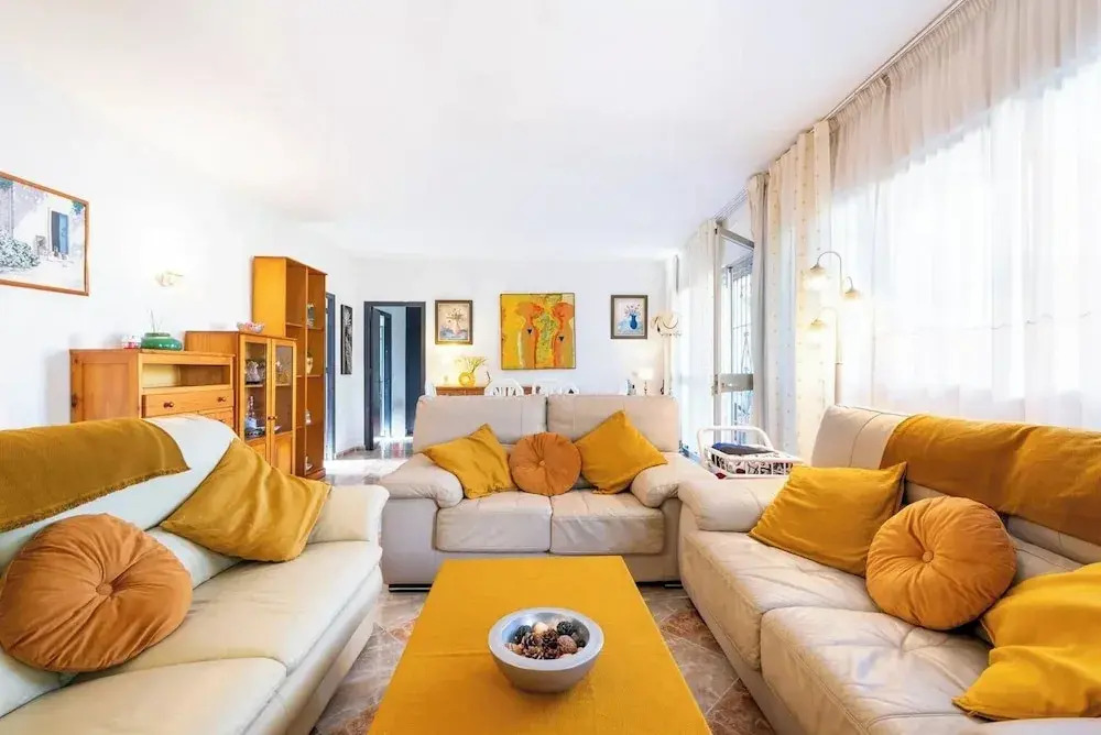 4 Bedroom 6 Guests Apartment 60m From Beach