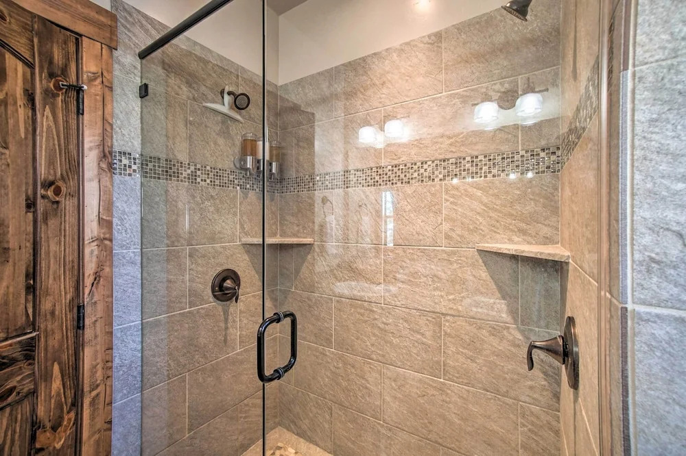 McCall Home + Hot Tub ~ 2 Mi to Payette Lake