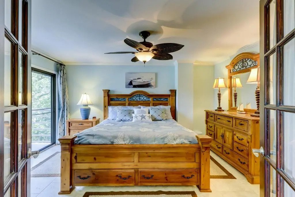Wonderful Luxury Updated Villamare with Pool Bikes & Beach Gear included