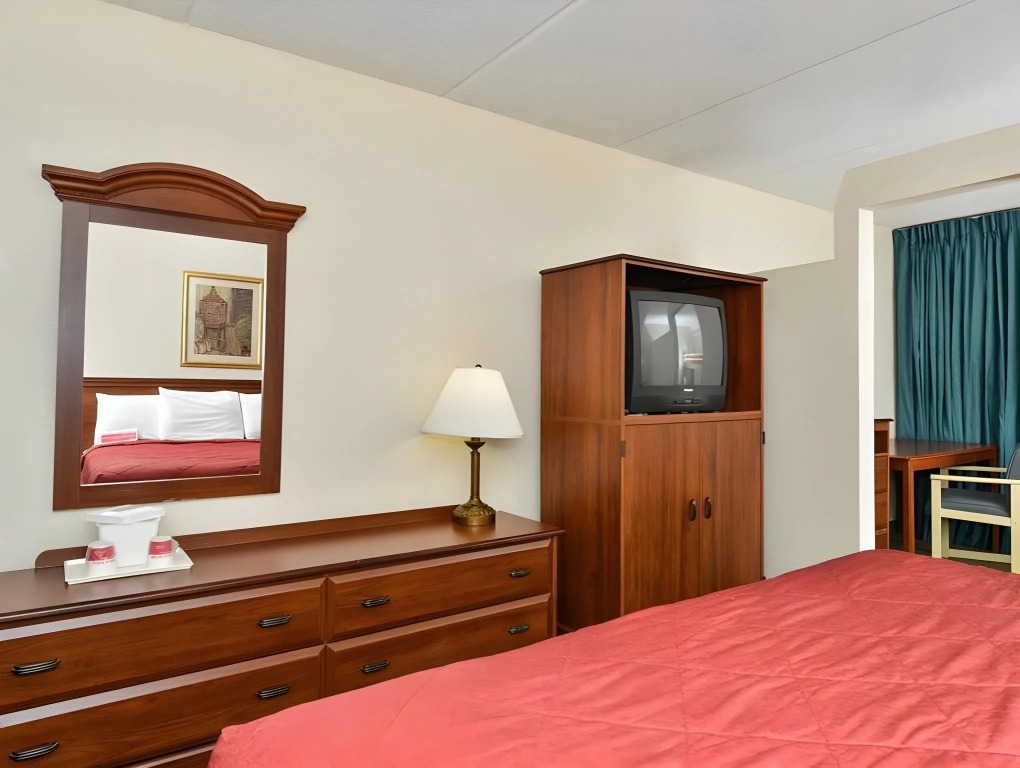 Magnuson Grand Hotel Maingate West