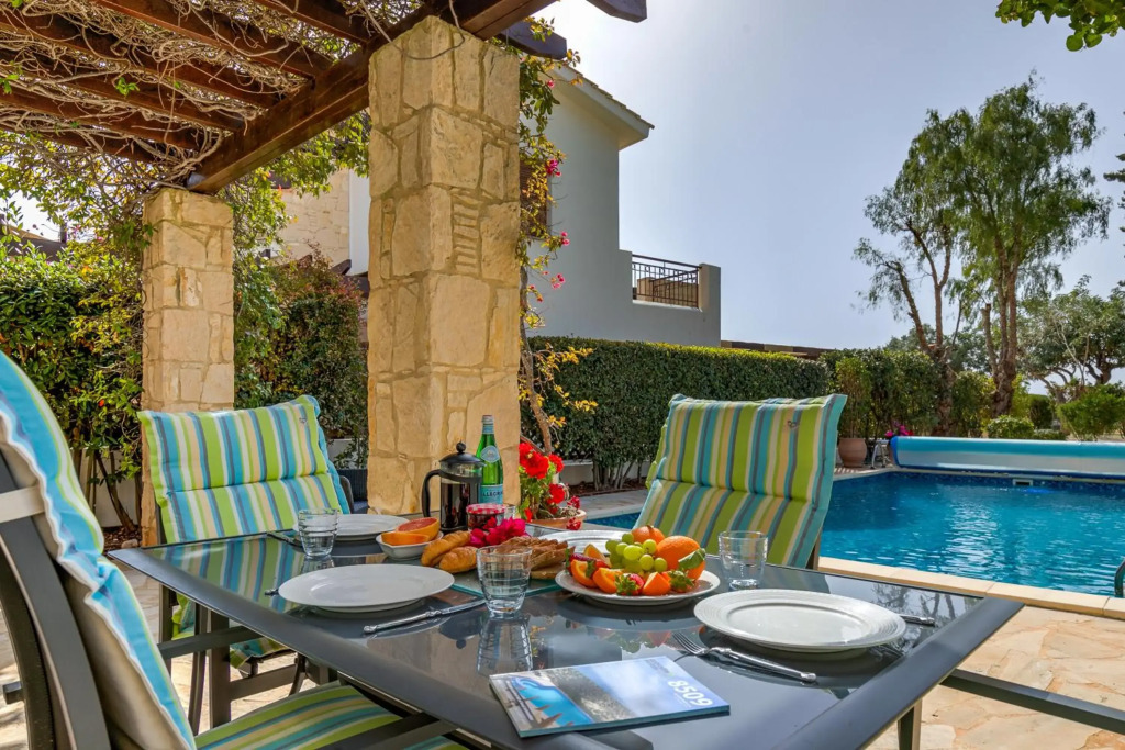 2 bedroom Villa Loukia with private pool and gardens, Aphrodite Hills Resort