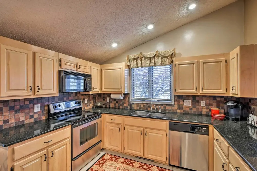 Summer in the Smokies! Hayesville Bungalow w/ Deck