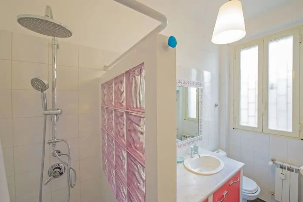 Bright and Colorful Flat Very Close to the Metro