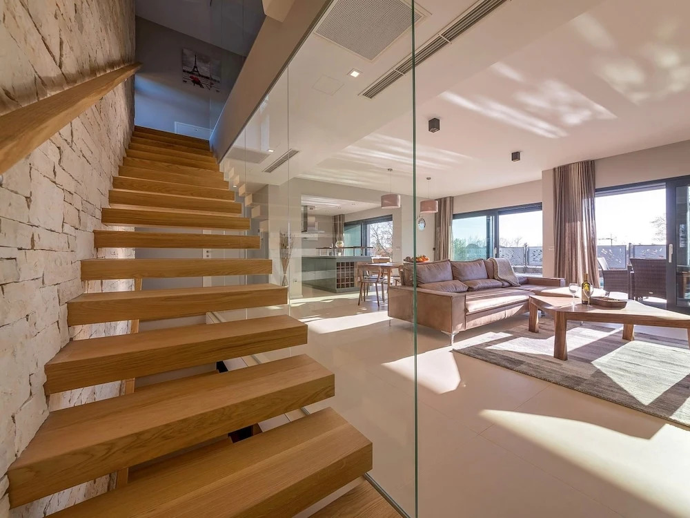 Luxurious Villa in Porec With Jacuzzi