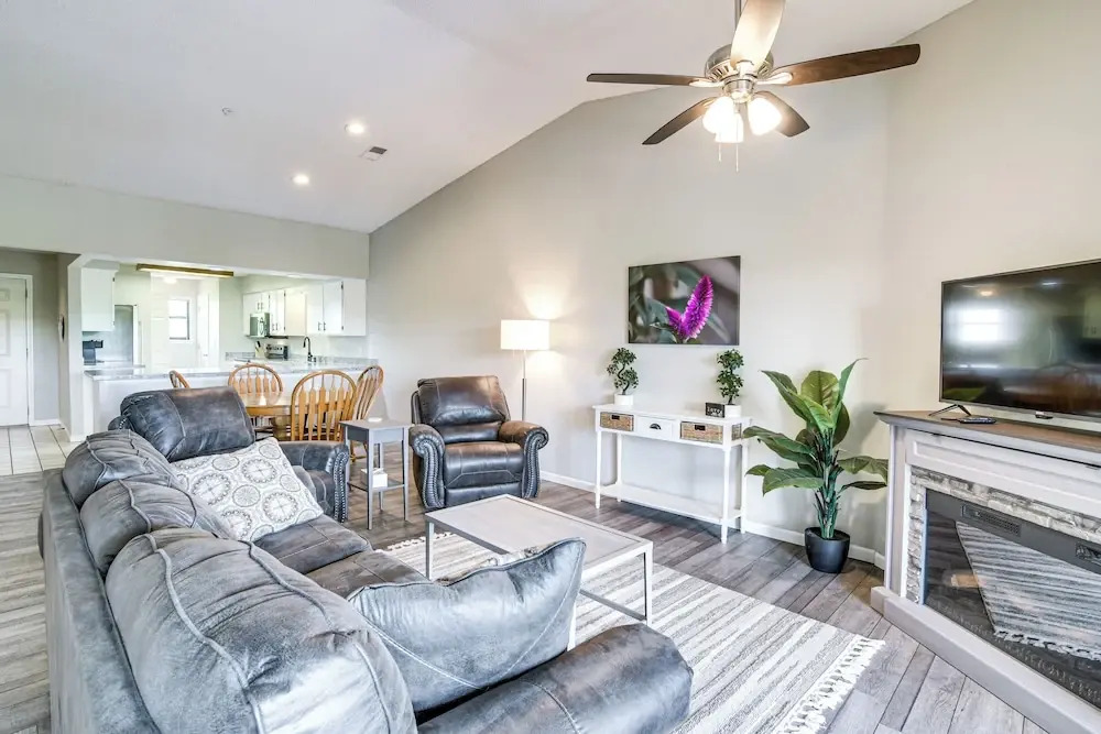 1 Mi to 76 Strip: Family Condo in Branson!