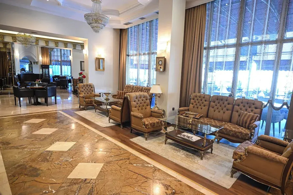 Stone Bridge Hotel