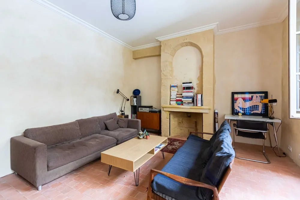 Retro apartment with garden by GuestReady