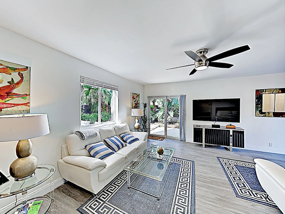 New Listing! Beach W/ Tiki Bar & Hot Tub 3 Bedroom Duplex
