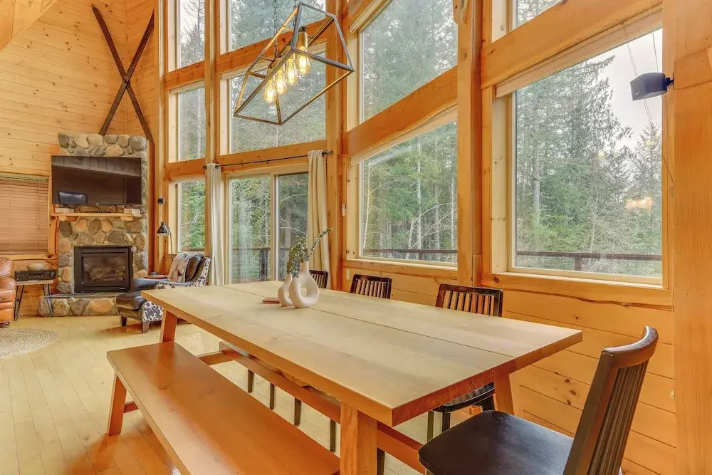 'grizzly Tower' Packwood Cabin w/ Hot Tub!
