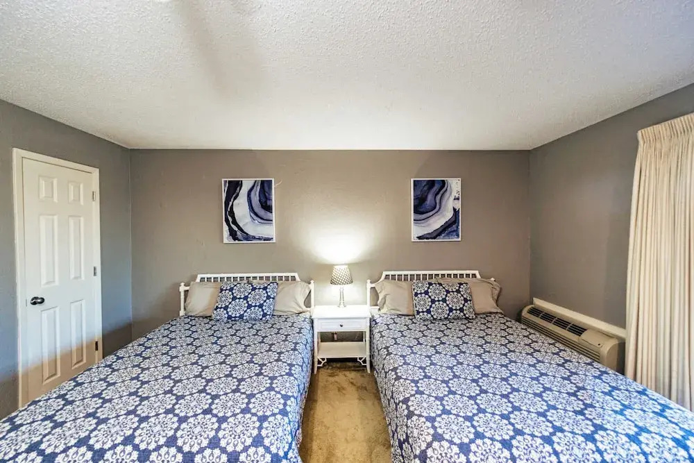 Serenity Now Quiet 4 BDR Next to Margaritaville!