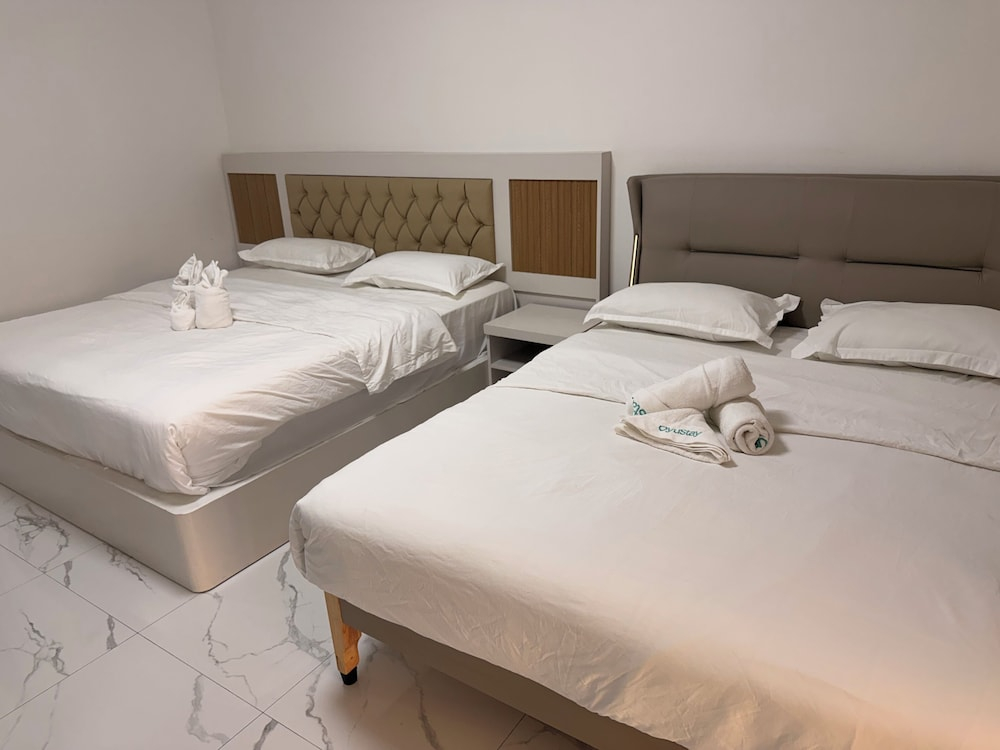 OYUSTAY Clark condo near airport casino