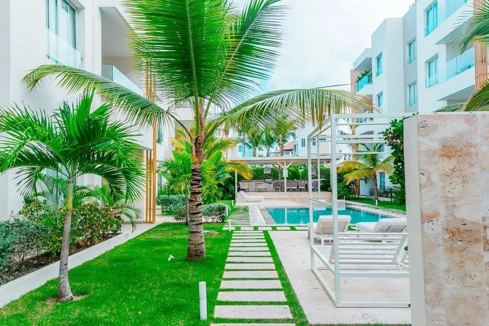 2 bed Penthouse Just Steps From the Beach