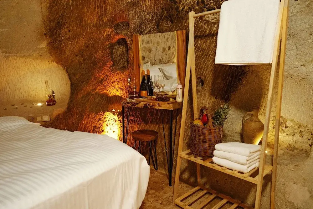 Crassula Cave Hotel