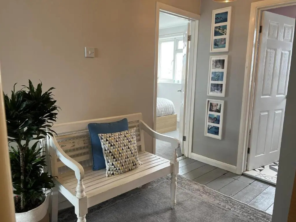 Sea Facing 2Bd Terraced Home - Peacehaven