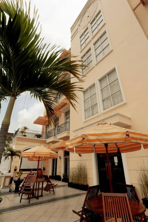 Amarelo Hotel Solo