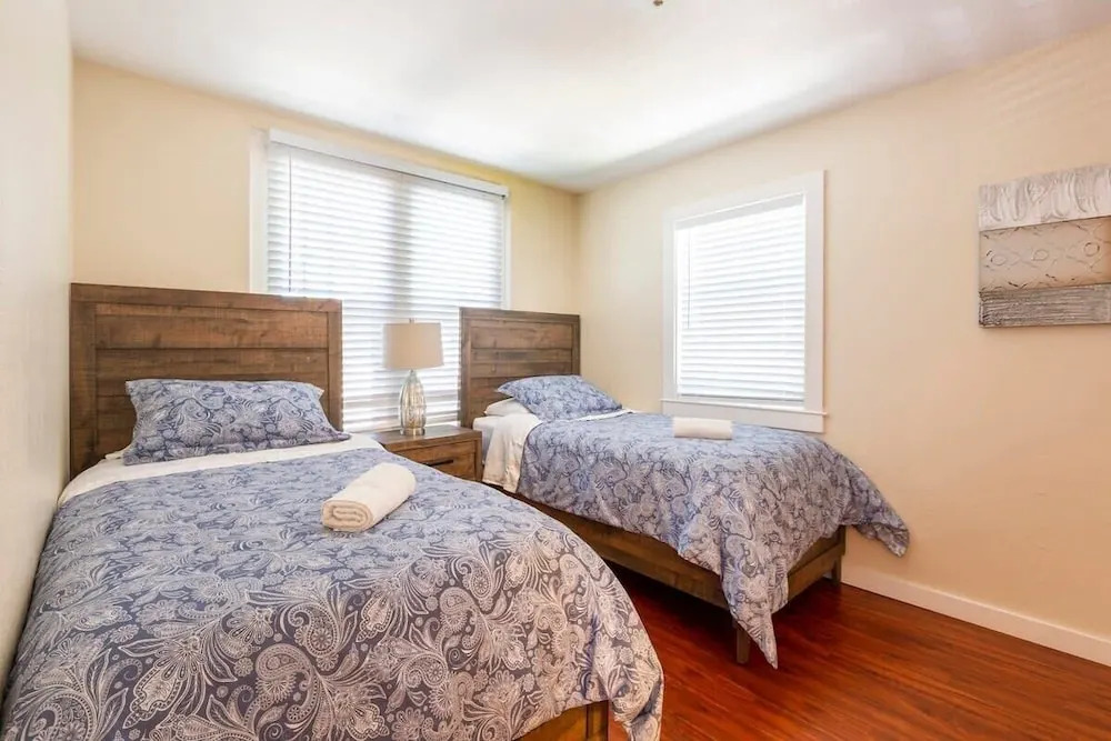 Marbella Lane-spacious 5BR Ideal for Biz & Families in SJ