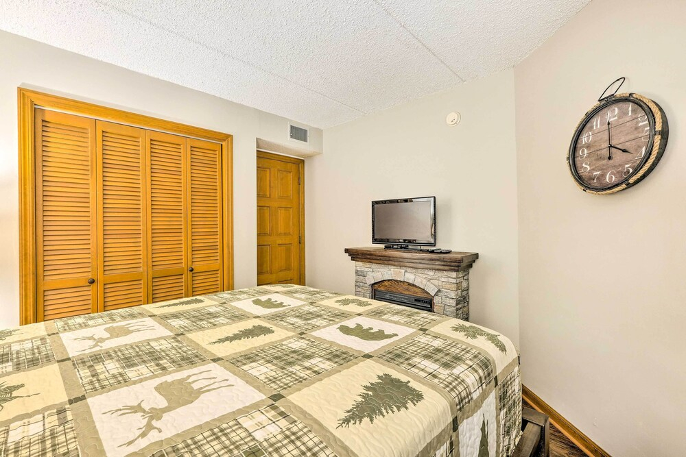 Chalet Village Upper Alpine Condo w/ Pool Access