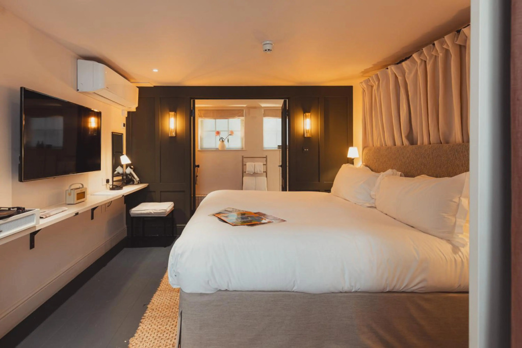 No 15 by GuestHouse, Bath