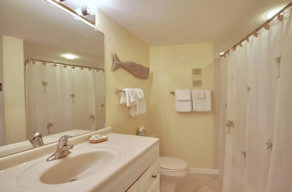 Land's End 304 Building 1 -lovely Updates/near Pool/bay Views