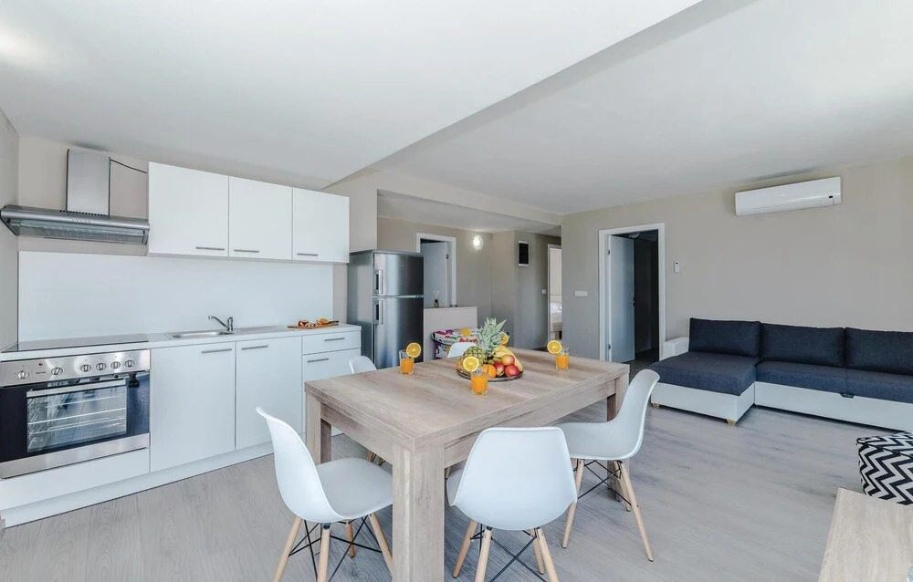 Amazing Home in Povljana With Wifi and 3 Bedrooms