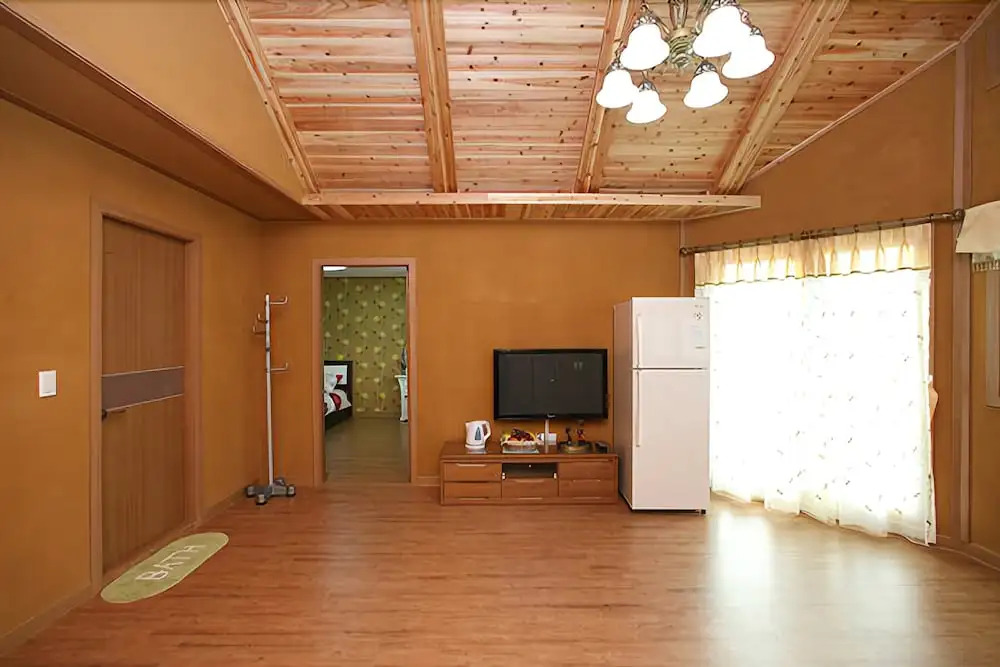Yeongwol Hanbando River Pension
