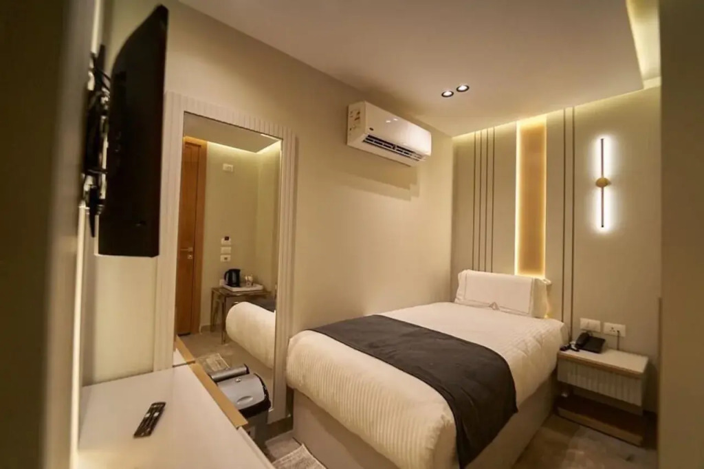 Pyramids Charm Hotel
